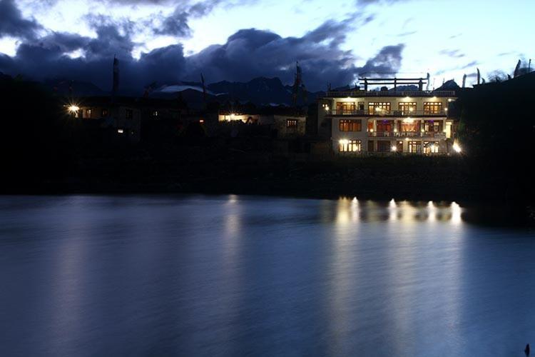 Nako Hotel Lake View מראה חיצוני תמונה